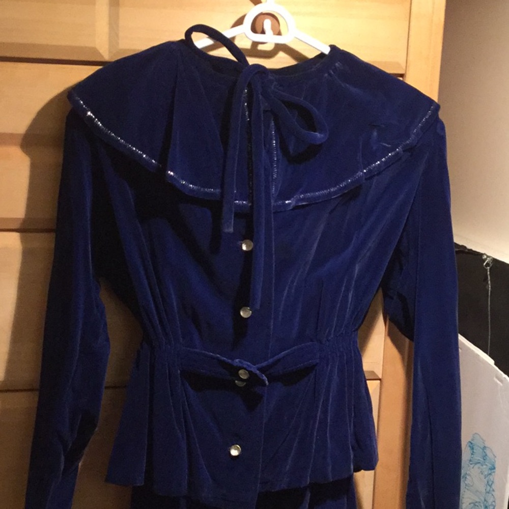 Vintage high quality Navy velvet costume. Luxury